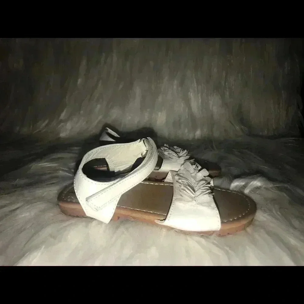 VEE VEE WHITE SANDALS SIZE 11/12